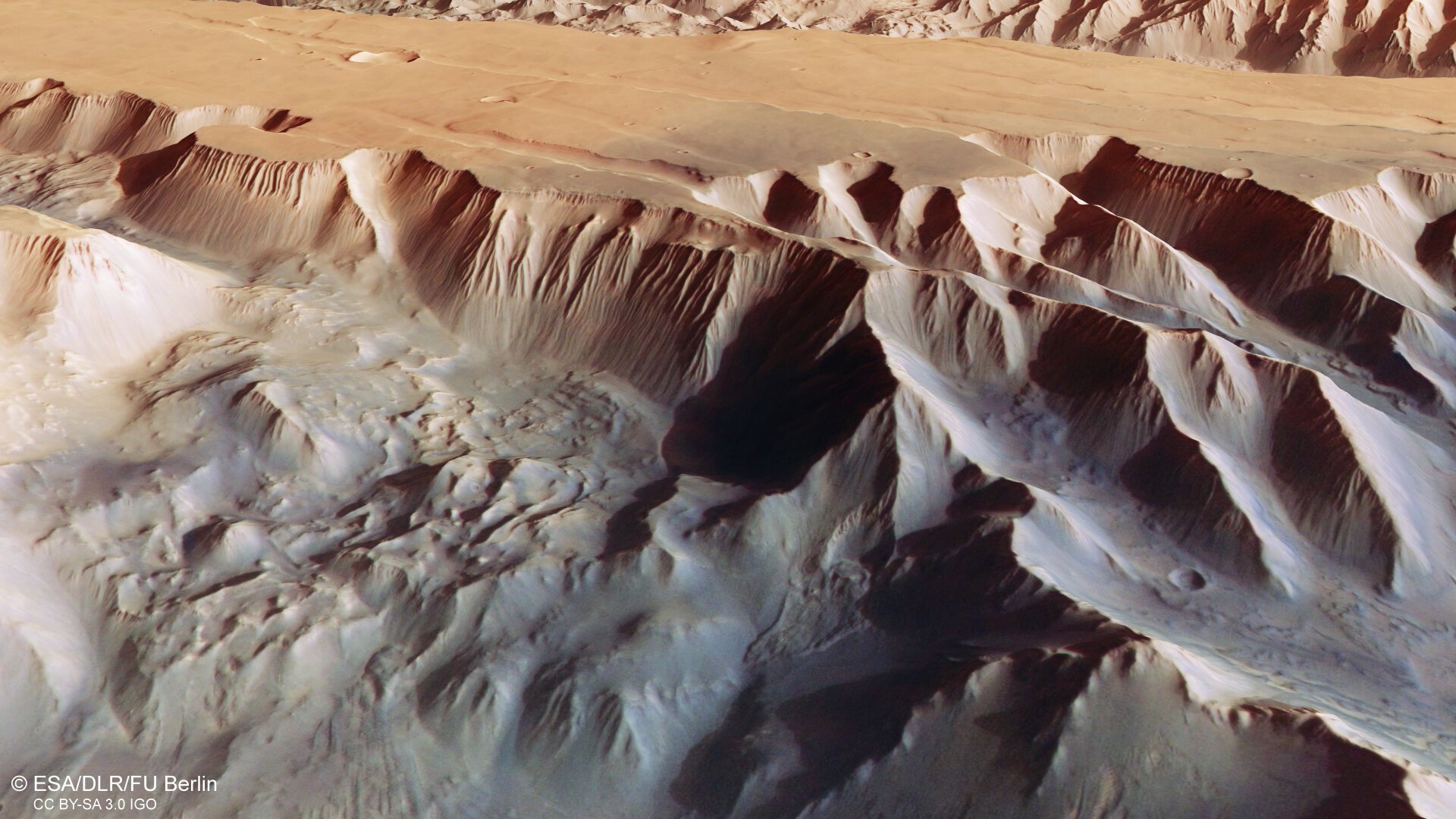 tithonium chasma pillars