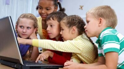 10 συμβουλές για να σερφάρουν τα παιδιά με ασφάλεια