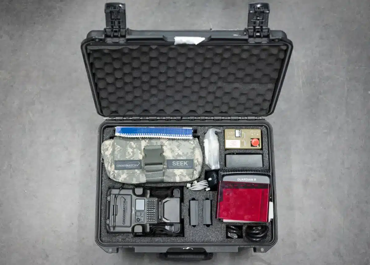 eBay: Πωλείται στρατιωτική βάση δεδομένων με δακτυλικά αποτυπώματα και ...