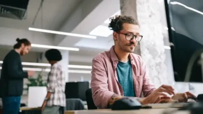 desktop desk employee