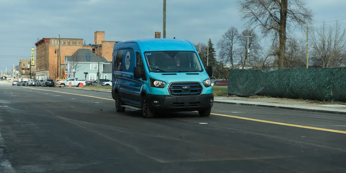 detroit wireless ev charging roadway